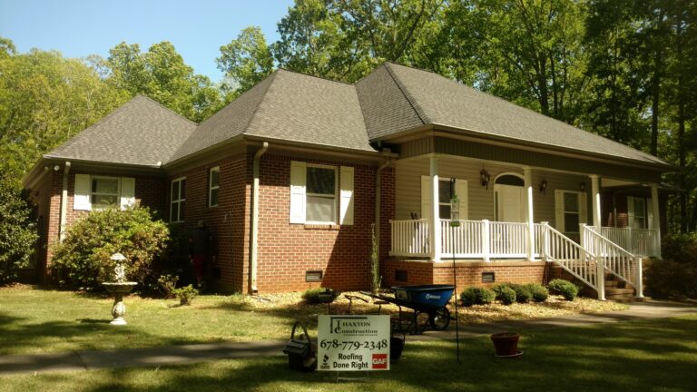 A single story house with newly installed Asphalt Shingles Roof