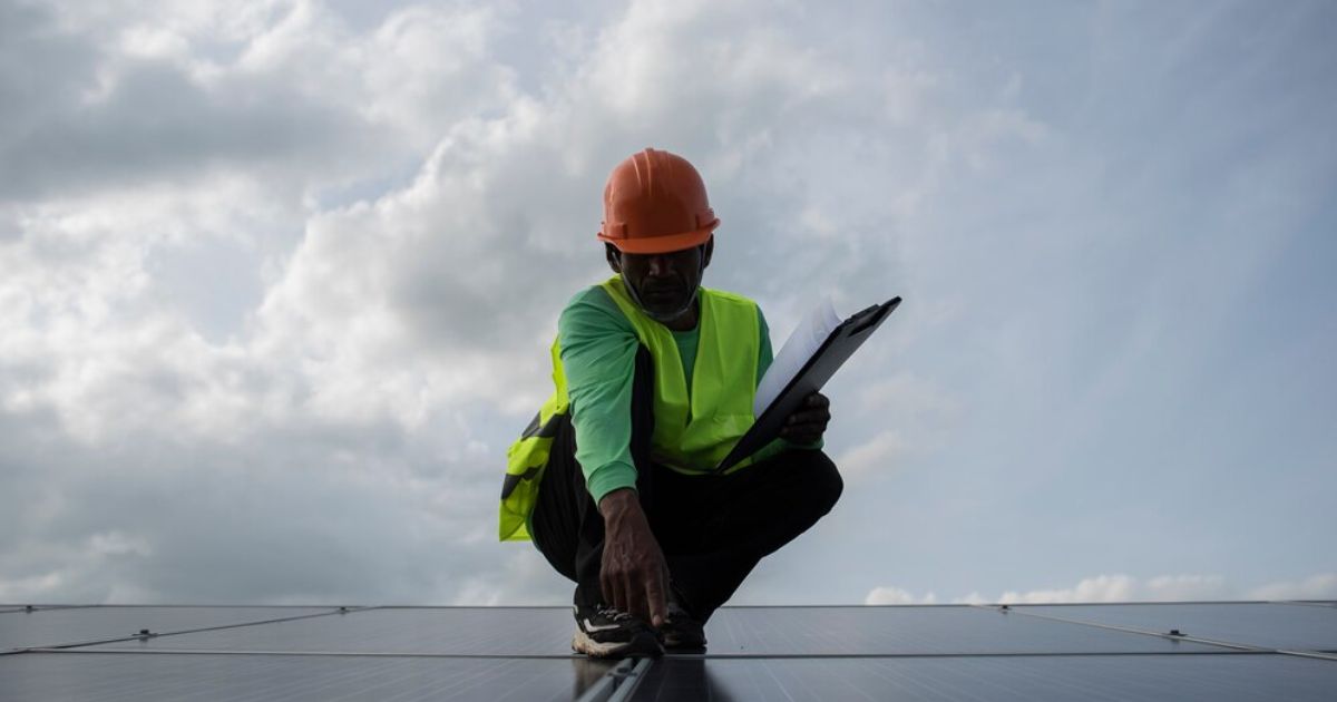 Navigating the Thin Line Between Roof Repair and Replacement